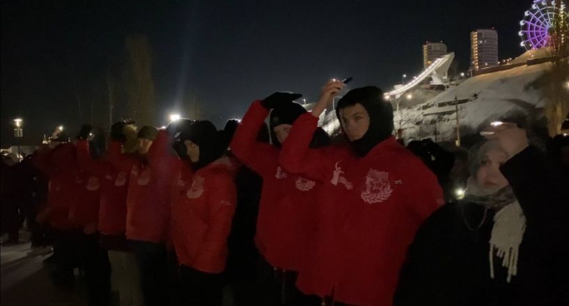 400 нижегородцев выстроились в форме звезды в День прорыва блокады Ленинграда - фото 2