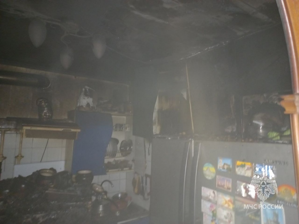 12 человек чуть не пострадали в ночном пожаре в Нижнем Новгороде - фото 1