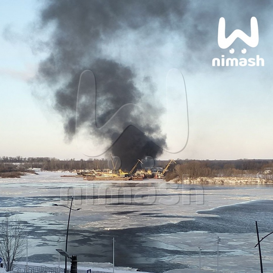 &laquo;Слышали взрыв&raquo;: черный дым у Борского моста напугал нижегородцев - фото 1