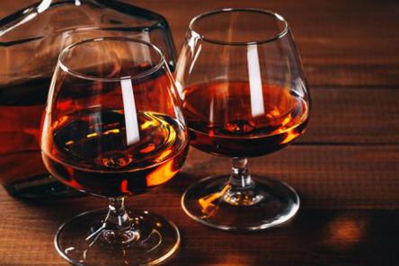 Пять марок поддельного коньяка назвали в Роскачестве