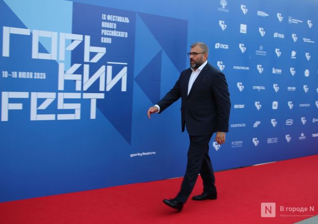 Знаменитости здесь: фоторепортаж с открытия &laquo;Горький fest&raquo; в Нижнем Новгороде - фото 88