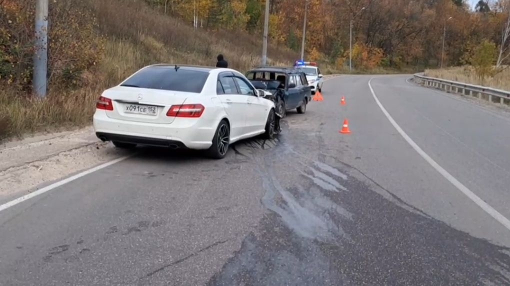 Двое мужчин пострадали в жестком ДТП с легковушками в Нижнем Новгороде - фото 1
